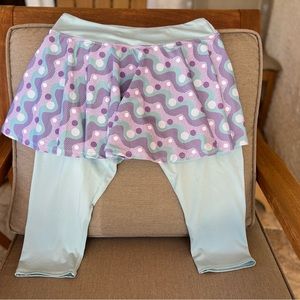 Skort/cropped leggings combo - one piece- women’s size L - 2 pockets on leggings